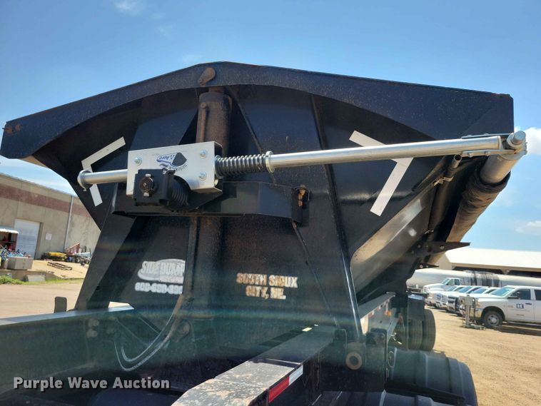 image for item EE1172 2017 Side Dump Industries side dump trailer