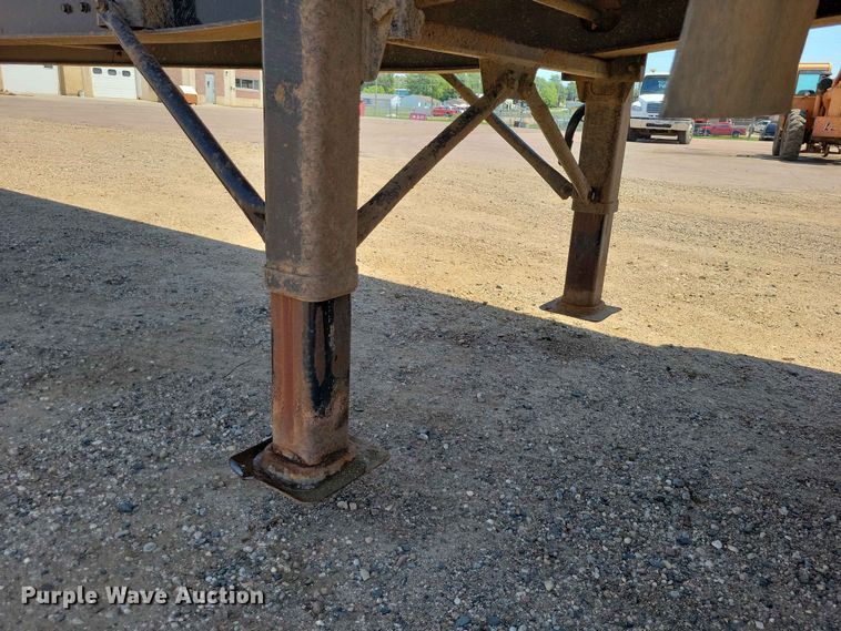 image for item EE1172 2017 Side Dump Industries side dump trailer