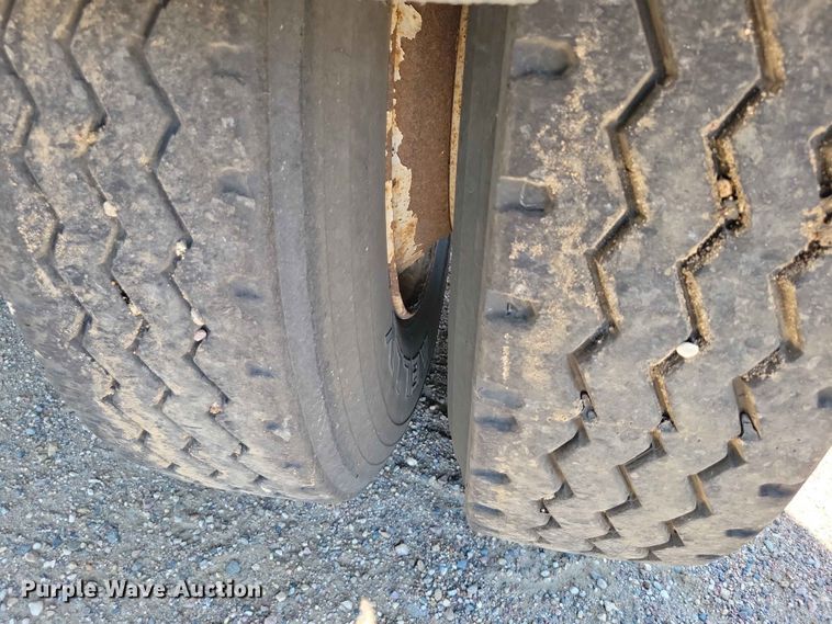 image for item EE1172 2017 Side Dump Industries side dump trailer