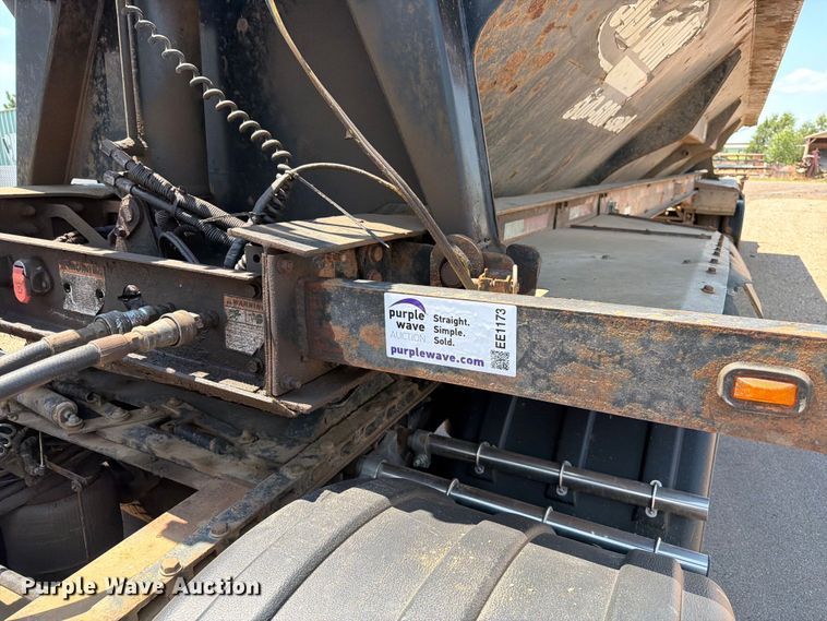 image for item EE1173 2010 Side Dump Industries side dump trailer