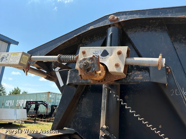 image for item EE1173 2010 Side Dump Industries side dump trailer