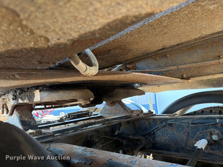 image for item EE1173 2010 Side Dump Industries side dump trailer