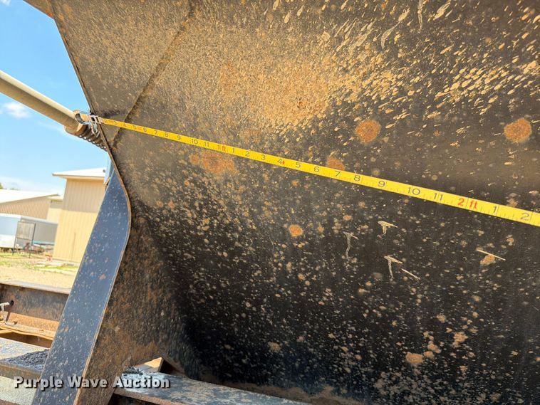image for item EE1173 2010 Side Dump Industries side dump trailer