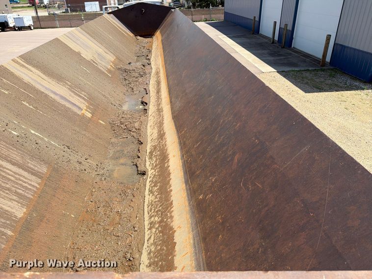 image for item EE1173 2010 Side Dump Industries side dump trailer