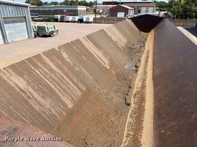 image for item EE1173 2010 Side Dump Industries side dump trailer