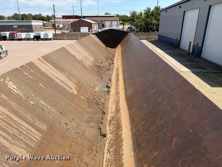 image for item EE1173 2010 Side Dump Industries side dump trailer