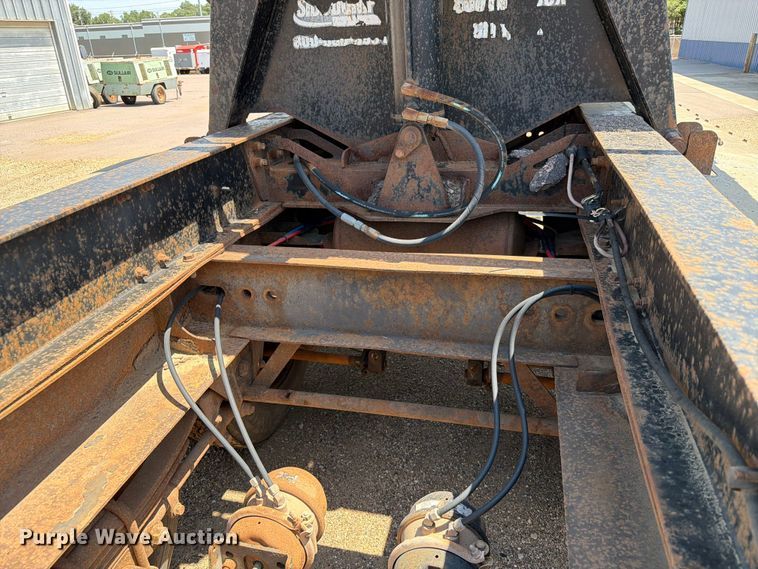 image for item EE1173 2010 Side Dump Industries side dump trailer