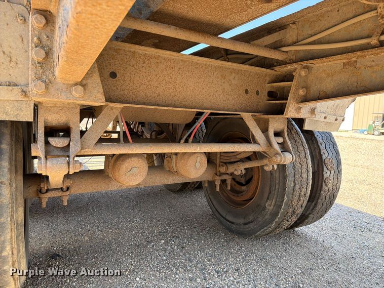 image for item EE1173 2010 Side Dump Industries side dump trailer