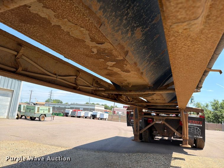 image for item EE1173 2010 Side Dump Industries side dump trailer