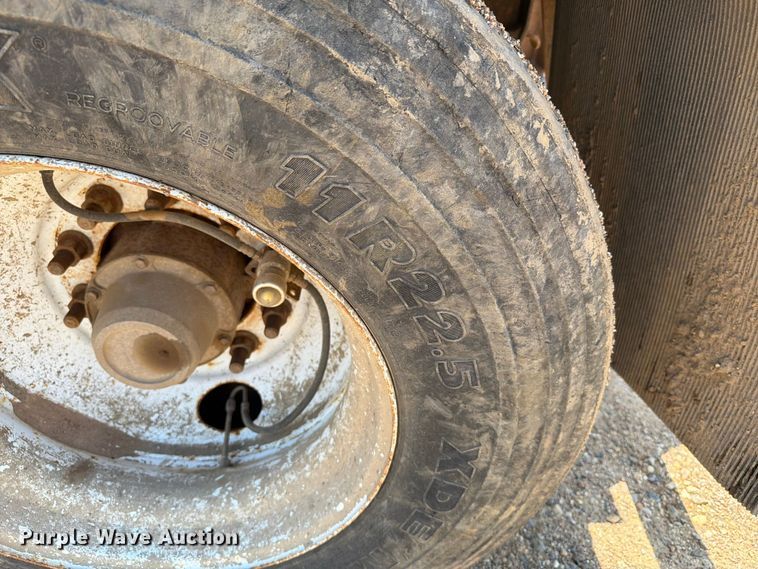 image for item EE1173 2010 Side Dump Industries side dump trailer