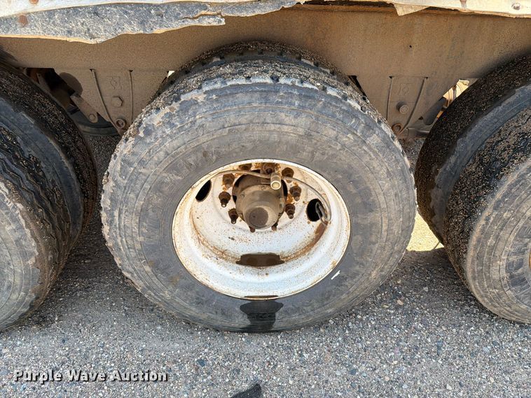 image for item EE1173 2010 Side Dump Industries side dump trailer