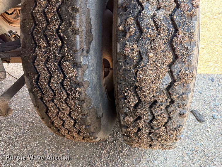 image for item EE1173 2010 Side Dump Industries side dump trailer