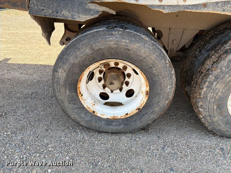 image for item EE1173 2010 Side Dump Industries side dump trailer