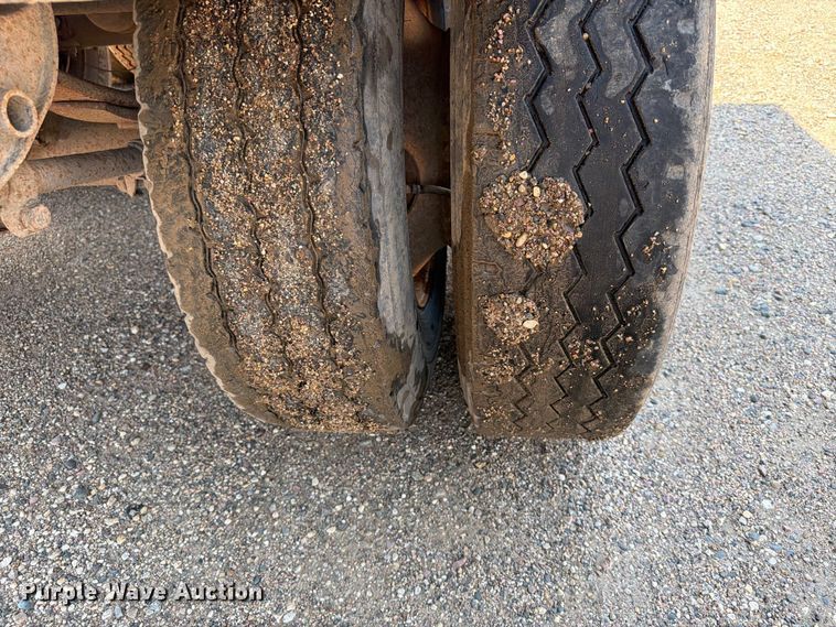 image for item EE1173 2010 Side Dump Industries side dump trailer