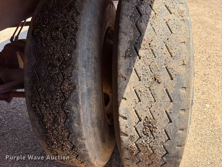 image for item EE1173 2010 Side Dump Industries side dump trailer