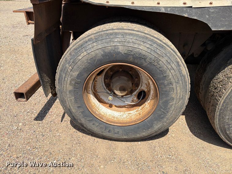 image for item EE1173 2010 Side Dump Industries side dump trailer