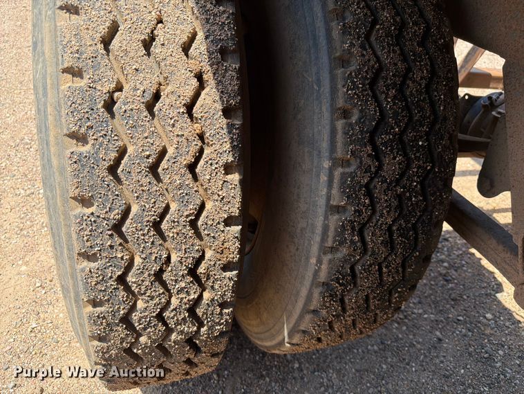 image for item EE1173 2010 Side Dump Industries side dump trailer