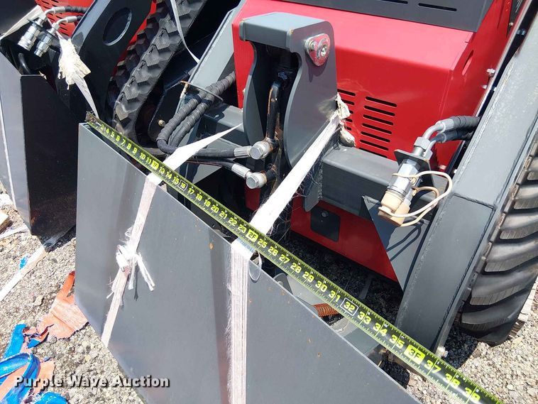 image for item EE1501 2024 Erie Industries SCL850 compact utility loader