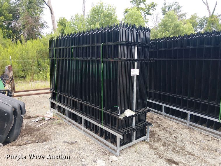 (22) Valley Pioneer F10 fence panels
