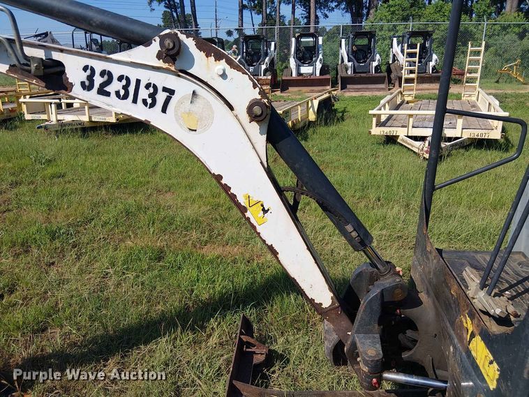 image for item EE1631 2018 Bobcat E20 mini excavator