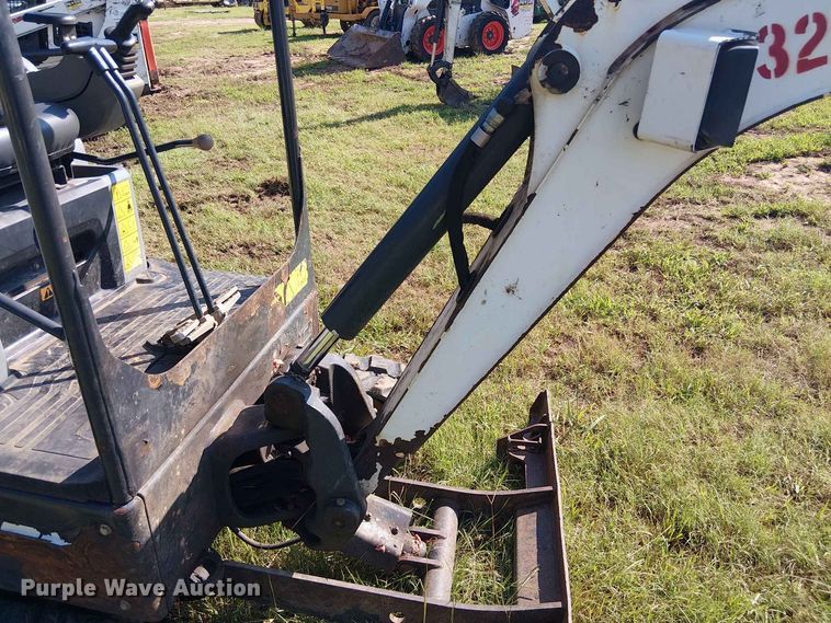 image for item EE1631 2018 Bobcat E20 mini excavator