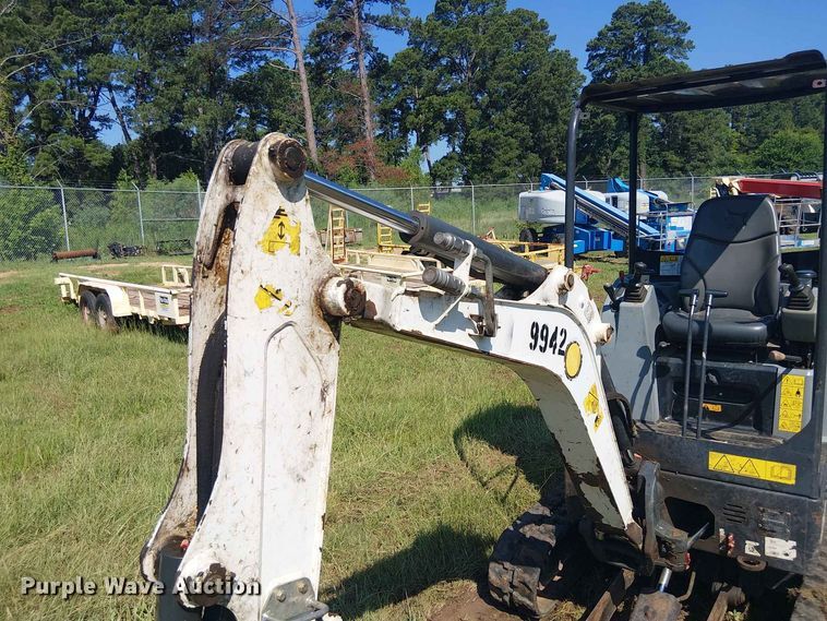 image for item EE1632 2019 Bobcat E20 mini excavator