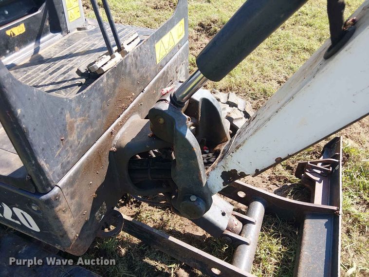 image for item EE1632 2019 Bobcat E20 mini excavator