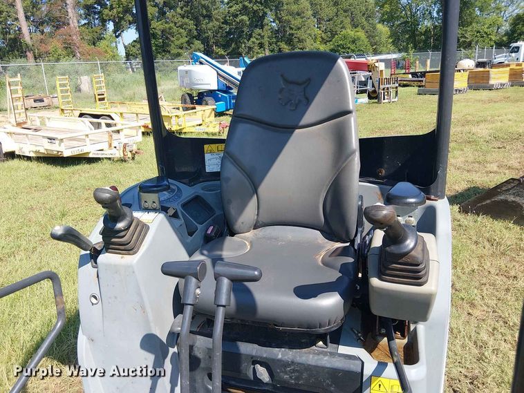 image for item EE1632 2019 Bobcat E20 mini excavator