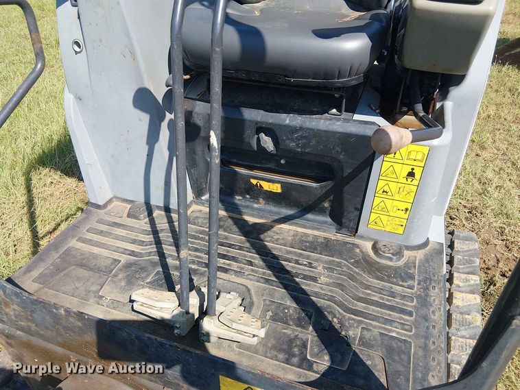 image for item EE1632 2019 Bobcat E20 mini excavator