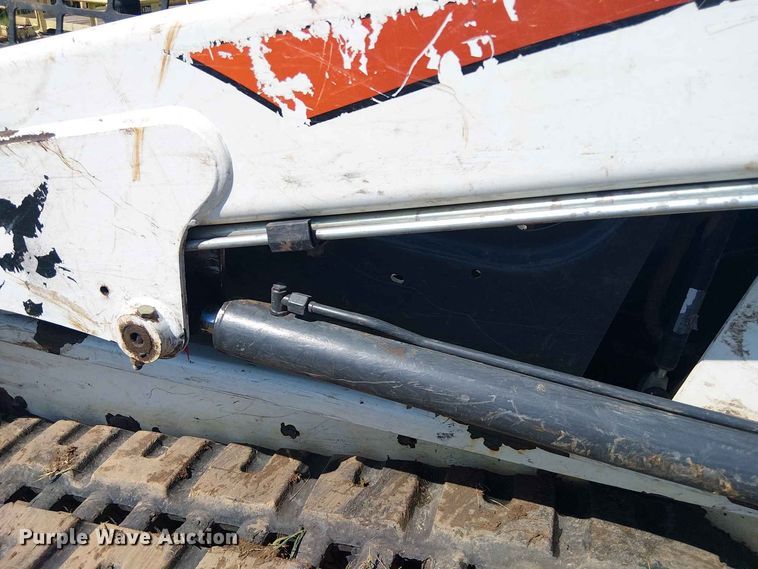 image for item EE1633 2018 Bobcat T450 tracked skid steer loader