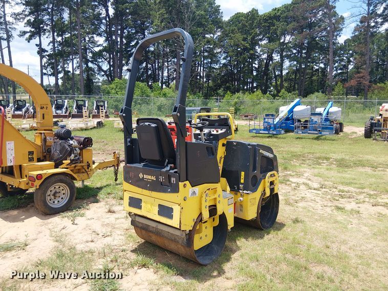 image for item EE1637 2019 Bomag 900-50 double drum vibratory roller