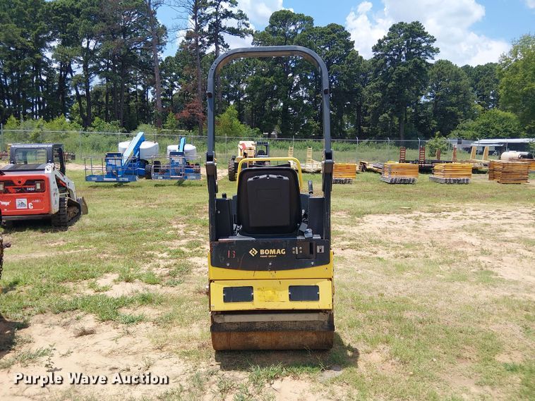 image for item EE1637 2019 Bomag 900-50 double drum vibratory roller