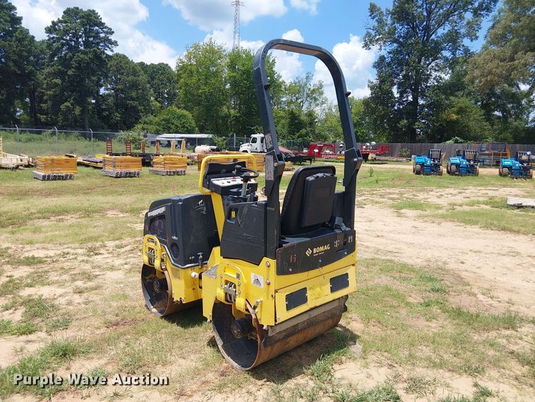 image for item EE1637 2019 Bomag 900-50 double drum vibratory roller