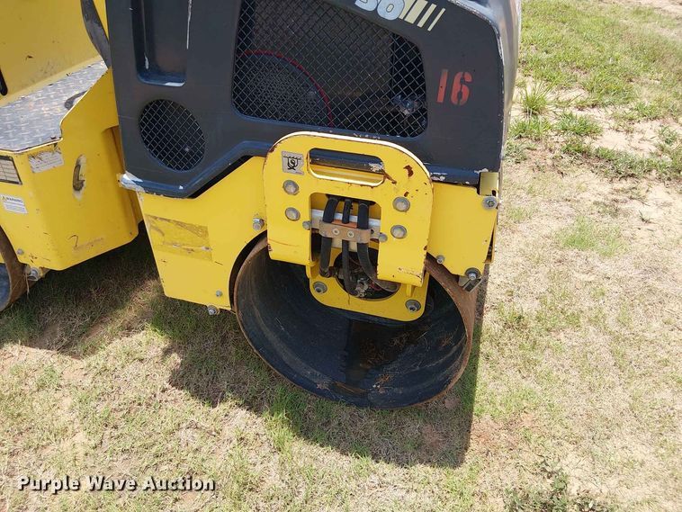 image for item EE1637 2019 Bomag 900-50 double drum vibratory roller