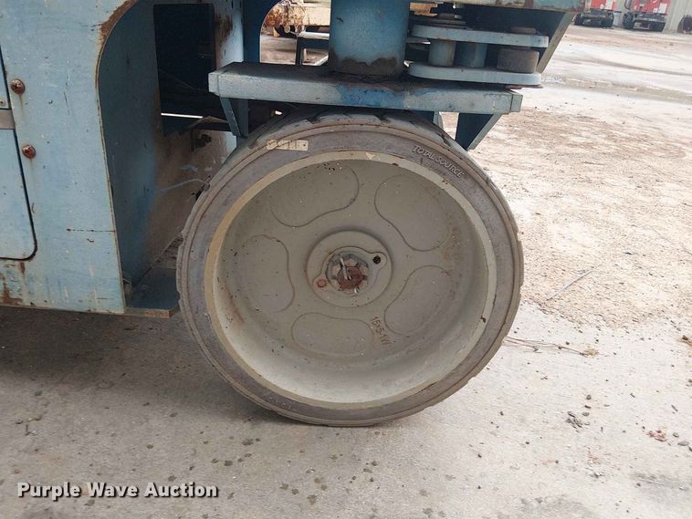image for item EE1641 2015 Genie GS-2032 scissor lift