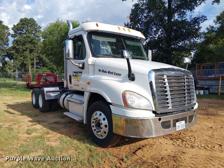 image for item EE1643 2012 Freightliner Cascadia semi truck