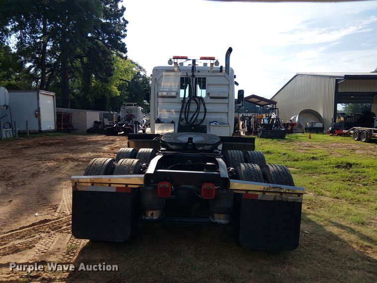 image for item EE1643 2012 Freightliner Cascadia semi truck