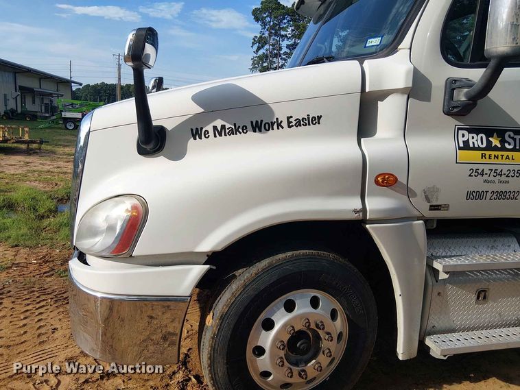image for item EE1643 2012 Freightliner Cascadia semi truck