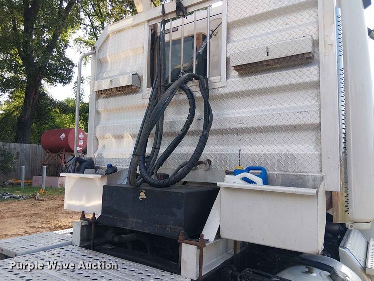 image for item EE1643 2012 Freightliner Cascadia semi truck