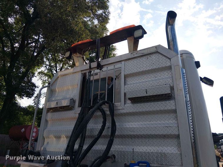 image for item EE1643 2012 Freightliner Cascadia semi truck