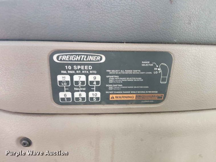 image for item EE1643 2012 Freightliner Cascadia semi truck