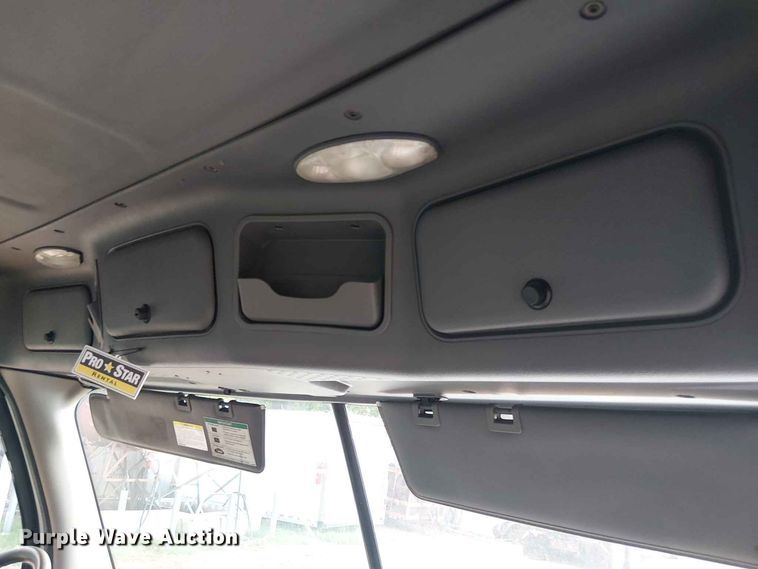 image for item EE1643 2012 Freightliner Cascadia semi truck