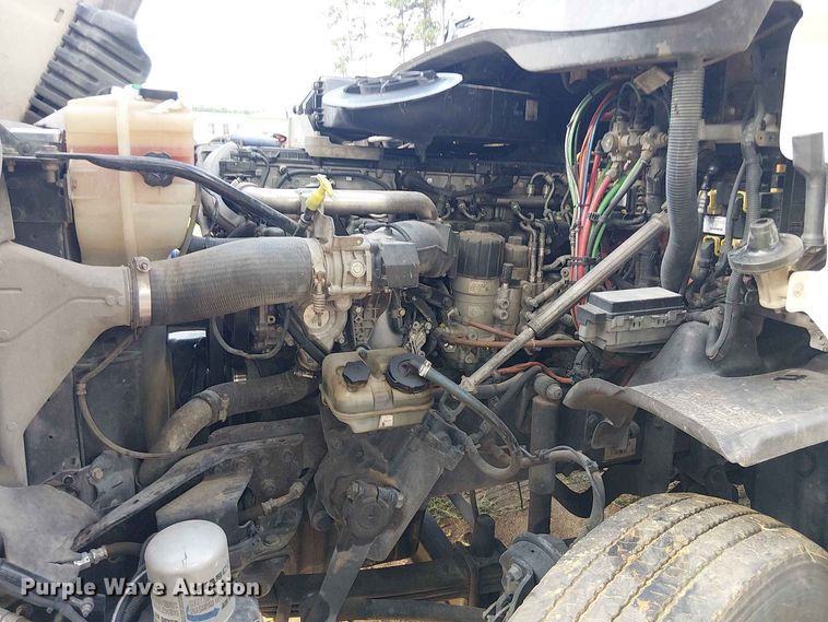 image for item EE1643 2012 Freightliner Cascadia semi truck