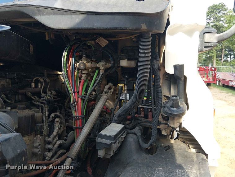 image for item EE1643 2012 Freightliner Cascadia semi truck