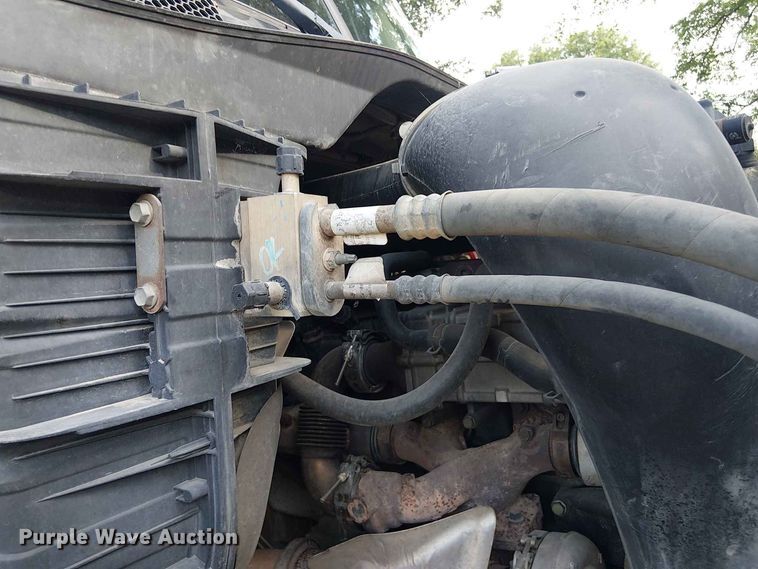 image for item EE1643 2012 Freightliner Cascadia semi truck