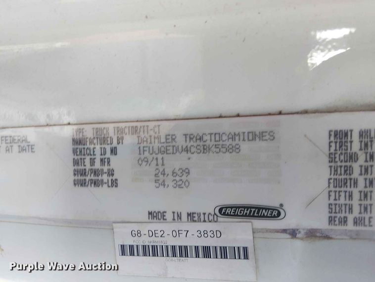 image for item EE1643 2012 Freightliner Cascadia semi truck