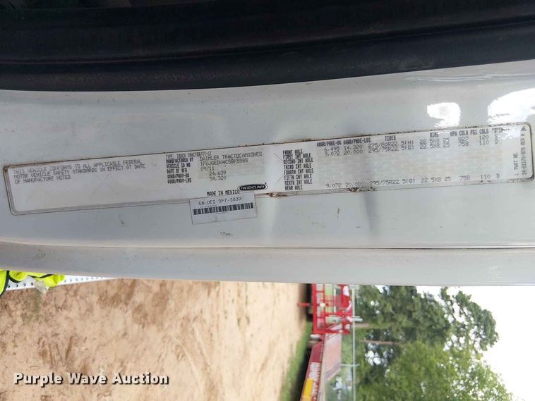 image for item EE1643 2012 Freightliner Cascadia semi truck