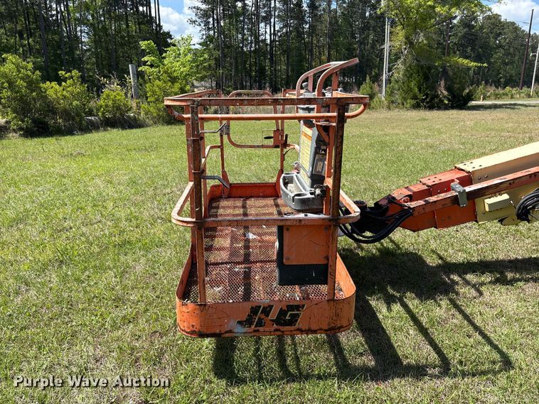 image for item EF1076 2011 JLG 600S boom lift