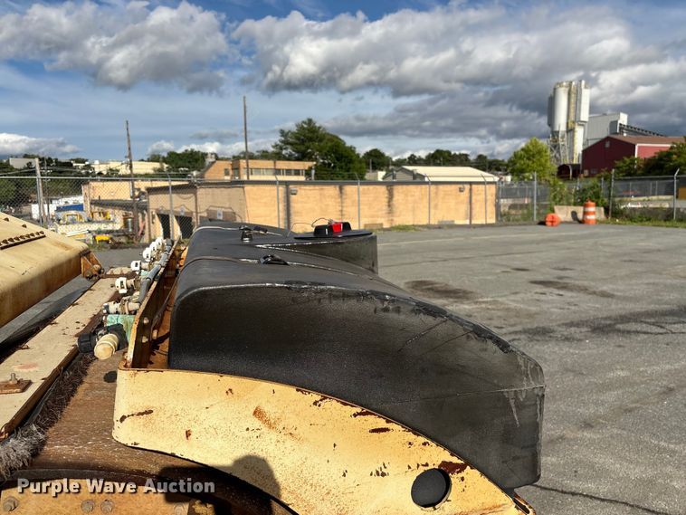 image for item EF1248 2000 Ingersoll Rand DD-90 double drum vibratory roller