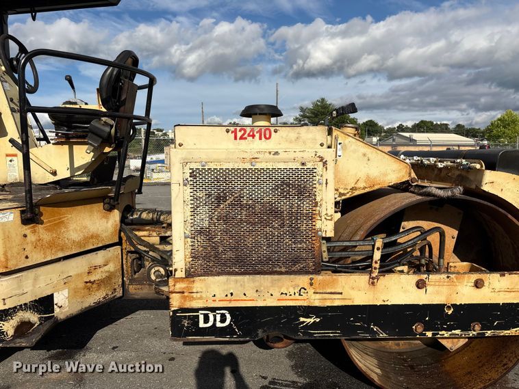 image for item EF1248 2000 Ingersoll Rand DD-90 double drum vibratory roller